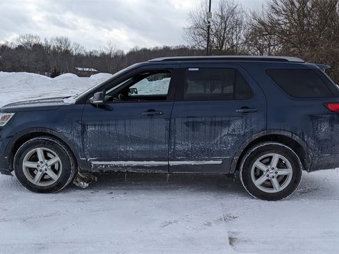 Used 2017 Ford Explorer XLT w/ Equipment Group 202A image 6