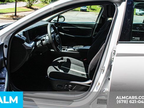 Used 2025 Hyundai Sonata SEL FWD image 16