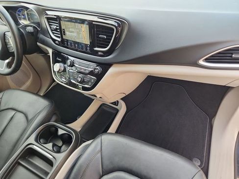 Used 2020 Chrysler Pacifica Touring-L w/ Premium Audio Group image 27