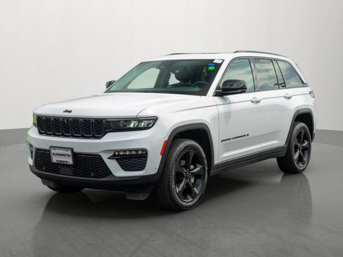 Used 2023 Jeep Grand Cherokee Limited w/ Luxury Tech Group II AWD/4WD image 3