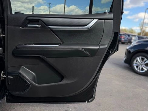 Used 2025 GMC Acadia Elevation image 23