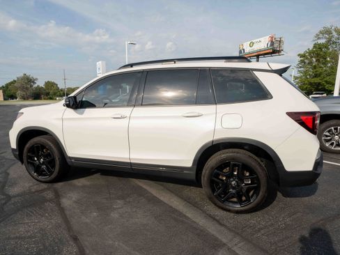 Used 2025 Honda Passport Black Edition image 4