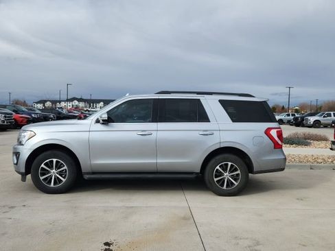 Used 2020 Ford Expedition XLT image 2