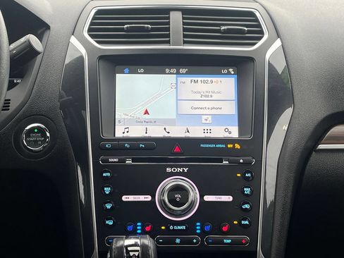 Used 2018 Ford Explorer Limited w/ Equipment Group 301A AWD/4WD image 32