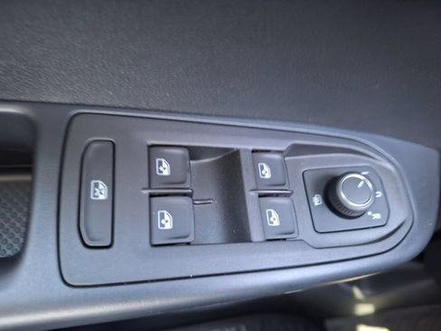 Used 2025 Volkswagen Taos SE FWD image 20
