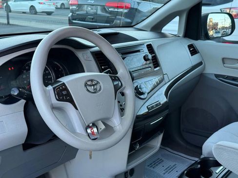 Used 2013 Toyota Sienna LE FWD image 20