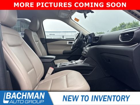 Used 2020 Ford Explorer XLT w/ Equipment Group 202A AWD/4WD image 4