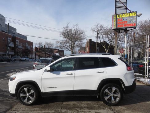 Used 2019 Jeep Cherokee Limited image 7