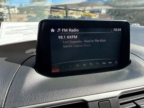 Used 2018 MAZDA MAZDA3 Sport FWD image 27