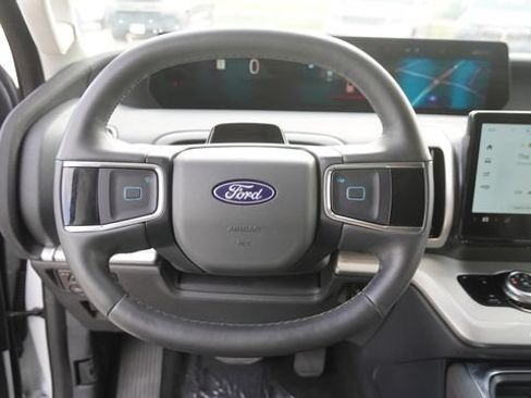 Used 2025 Ford Expedition Active AWD/4WD image 28