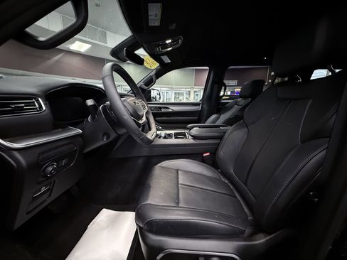 Used 2025 Jeep Wagoneer Series II image 24