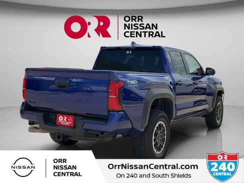 Used 2024 Toyota Tacoma TRD Off-Road AWD/4WD image 5