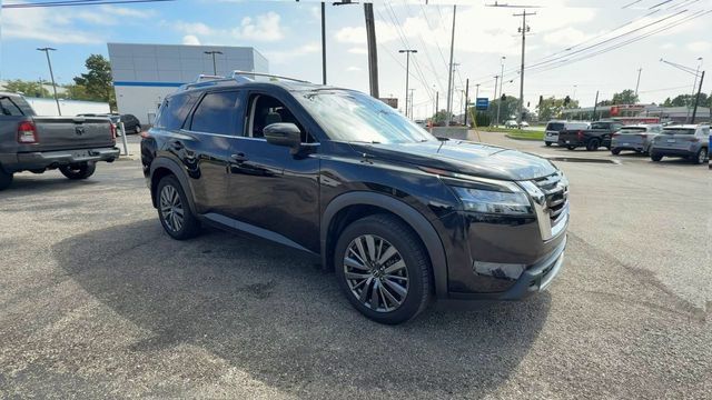 Used 2023 Nissan Pathfinder SL w/ SL Premium Package AWD/4WD image 2