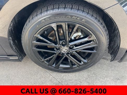 Used 2025 Toyota Camry SE image 5