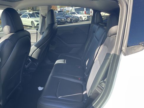 Used 2021 Tesla Model Y Long Range image 33
