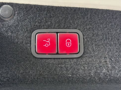 Used 2020 Mercedes-Benz S 560 Sedan image 17