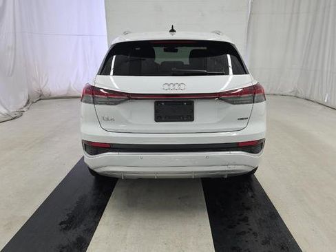 Used 2024 Audi Q4 e-tron Premium w/ Convenience Package image 3