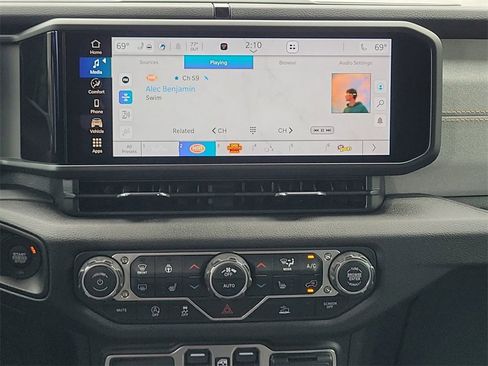 Used 2025 Jeep Wrangler Willys image 20