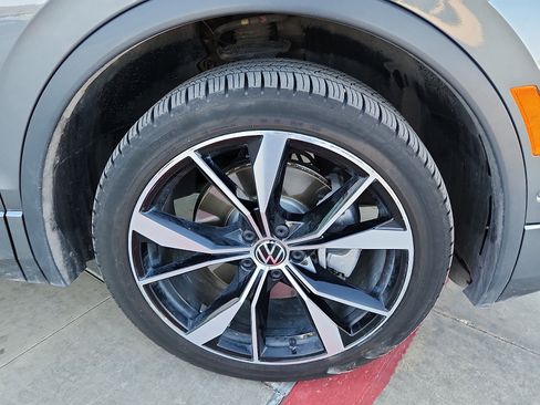 Used 2023 Volkswagen Tiguan SEL R-Line AWD/4WD image 9