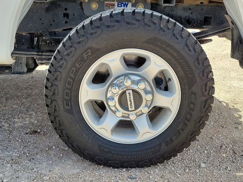 Used 2024 Ford F250 XLT w/ FX4 Off-Road Package AWD/4WD image 14