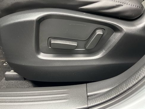 Used 2020 MAZDA CX-5 Touring image 10