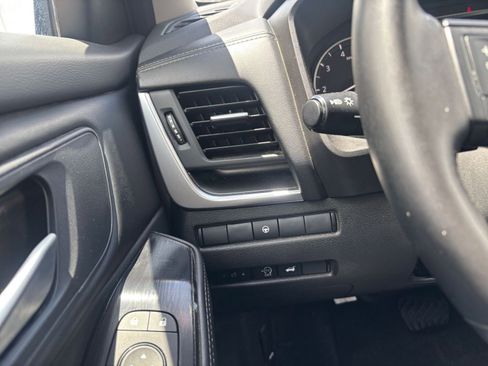 Used 2025 Nissan Rogue SV AWD/4WD image 36