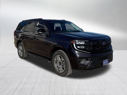 New 2026 Ford Expedition Active RWD image 3