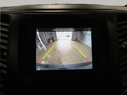Used 2020 Jeep Cherokee Latitude Plus w/ Cold Weather Group AWD/4WD image 13