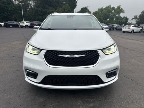 Used 2022 Chrysler Pacifica Limited FWD image 8