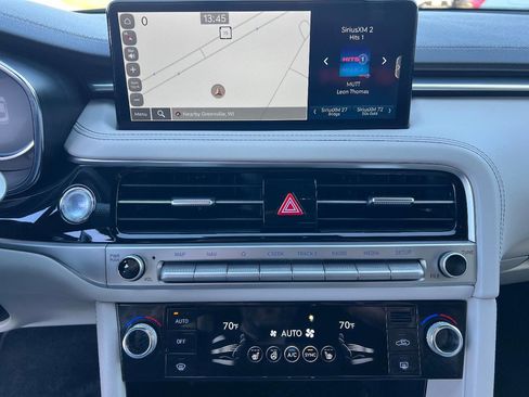 Used 2025 Genesis G70 2.5T image 11