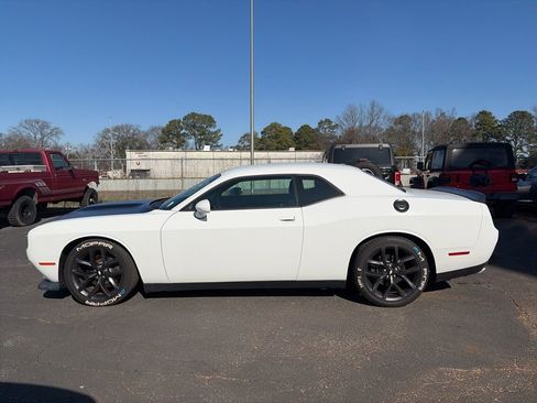 Used 2019 Dodge Challenger R/T w/ Driver Convenience Group image 4