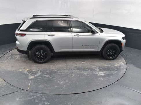 New 2026 Jeep Grand Cherokee Altitude AWD/4WD image 43
