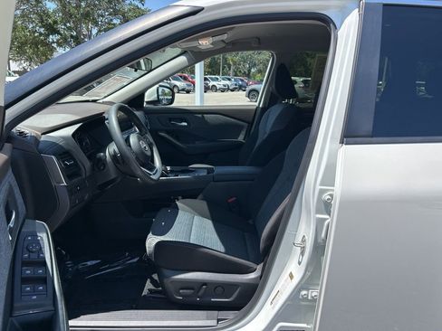 Certified 2023 Nissan Rogue SV FWD image 17