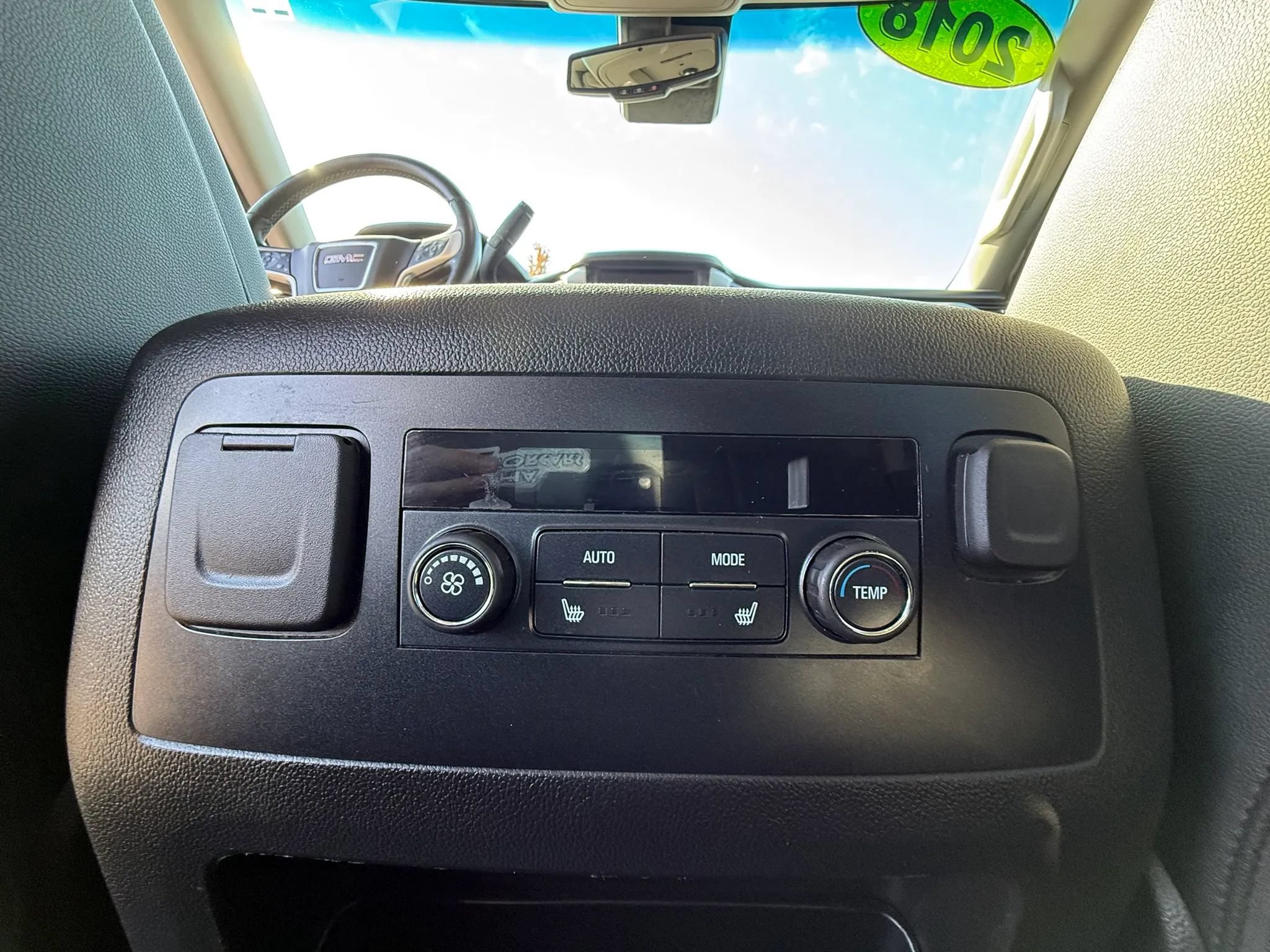 Used 2018 GMC Yukon XL SLT AWD/4WD image 15