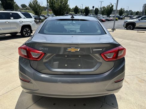 Used 2018 Chevrolet Cruze LT w/ Convenience Package FWD image 8
