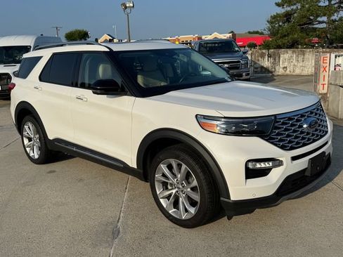 Used 2022 Ford Explorer Platinum w/ Equipment Group 601A AWD/4WD image 5