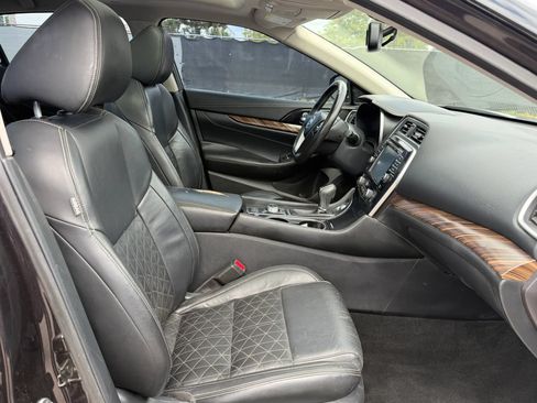Used 2016 Nissan Maxima Platinum w/ Interior Lighting Package FWD image 18