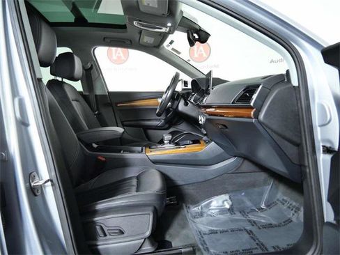 Used 2023 Audi Q5 2.0T Premium w/ Convenience Package image 11