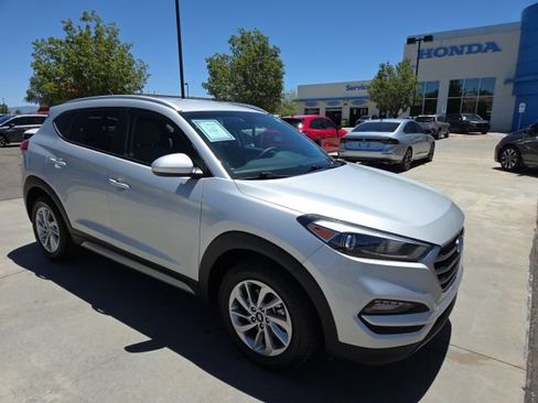 Used 2017 Hyundai Tucson SE w/ SE Popular Package 02 FWD image 3