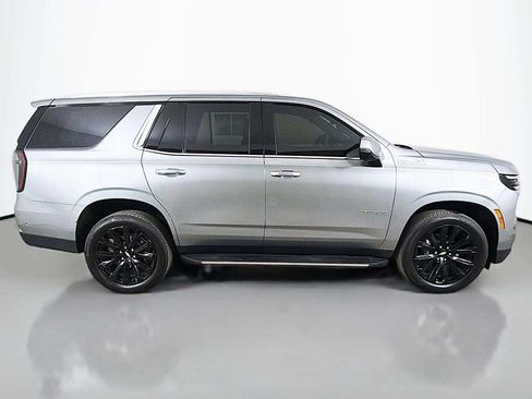 Used 2025 Chevrolet Tahoe High Country AWD/4WD image 18