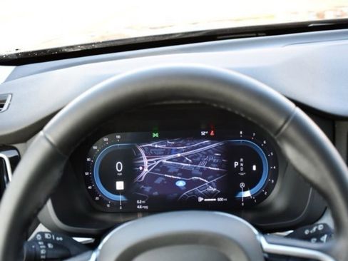 Certified 2025 Volvo XC60 B5 Plus image 22