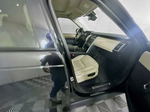 Used 2019 Land Rover Discovery HSE image 34