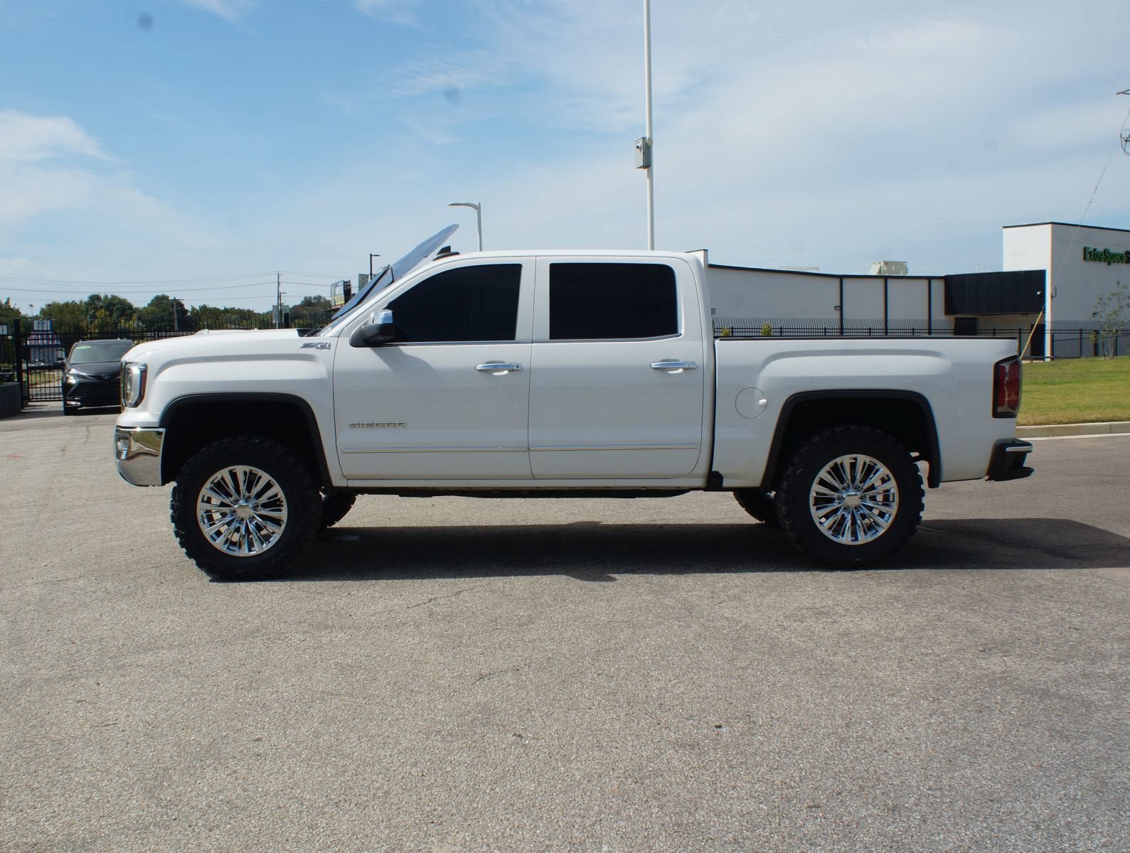 Used 2018 GMC Sierra 1500 SLT w/ SLT Premium Package AWD/4WD image 10