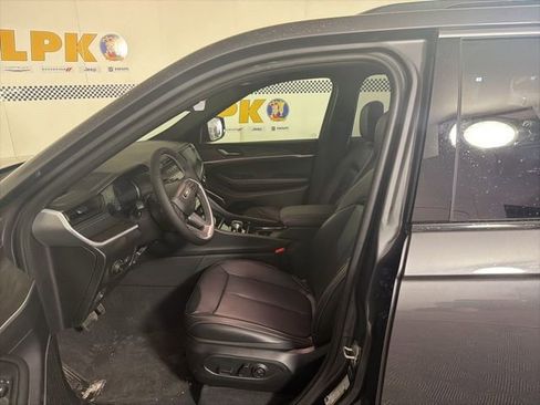 New 2026 Jeep Grand Cherokee Limited w/ Limited Altitude Package AWD/4WD image 15