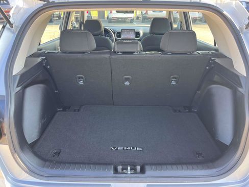 Certified 2022 Hyundai Venue SEL FWD image 9