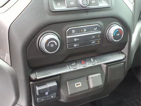 Used 2020 Chevrolet Silverado 1500 Custom w/ Custom Value Package image 10