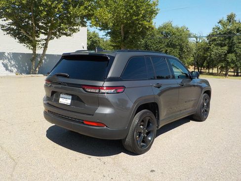 Used 2024 Jeep Grand Cherokee Altitude AWD/4WD image 6
