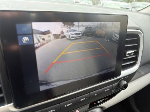 Certified 2025 Hyundai Venue SEL image 29