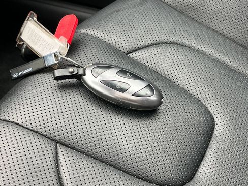 Used 2025 Hyundai Elantra Limited image 21