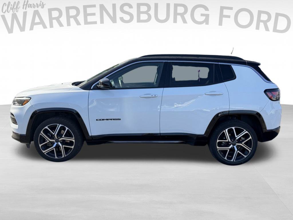 Used 2025 Jeep Compass Limited w/ Elite Group AWD/4WD image 4
